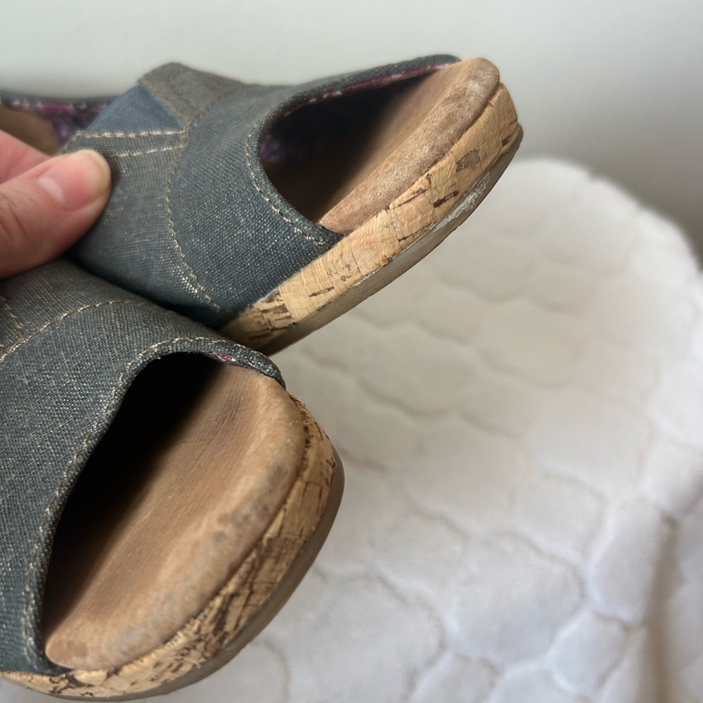 Toms Womens Shiny Denim Wedge Peep Toe Espadrille Sandals Cork Heel Size 8.5 - Picture 7 of 11